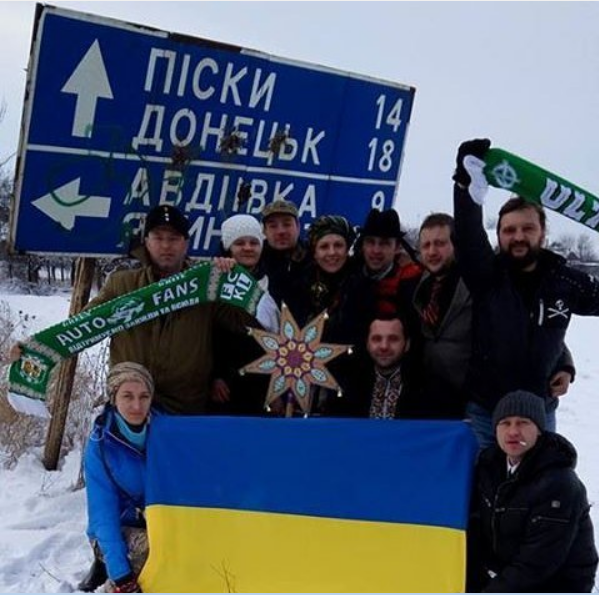 Як фанати "Карпат" влаштували вертеп для українських воїнів на Сході - фото 1