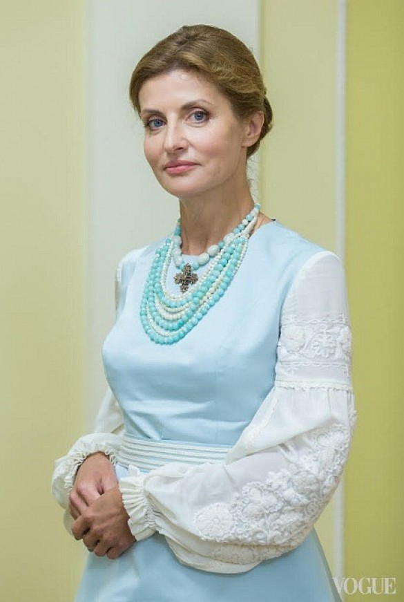 Представниця України на "Міс Всесвіт" пустить з молотка кольє як у Марини Порошенко - фото 2