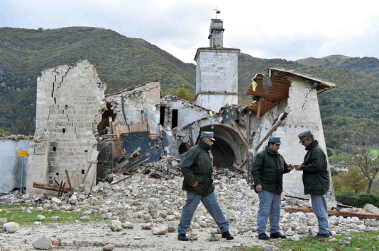 Фотофакти: Як виглядають жахливі наслідки землетрусу в Італії - фото 1