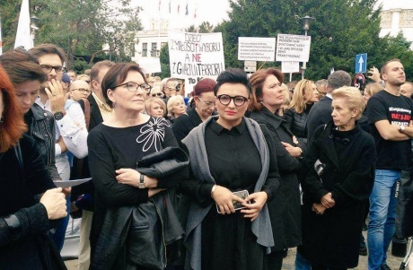 "Чорний протест": Як у Польші пікетували проти заборони абортів  - фото 1
