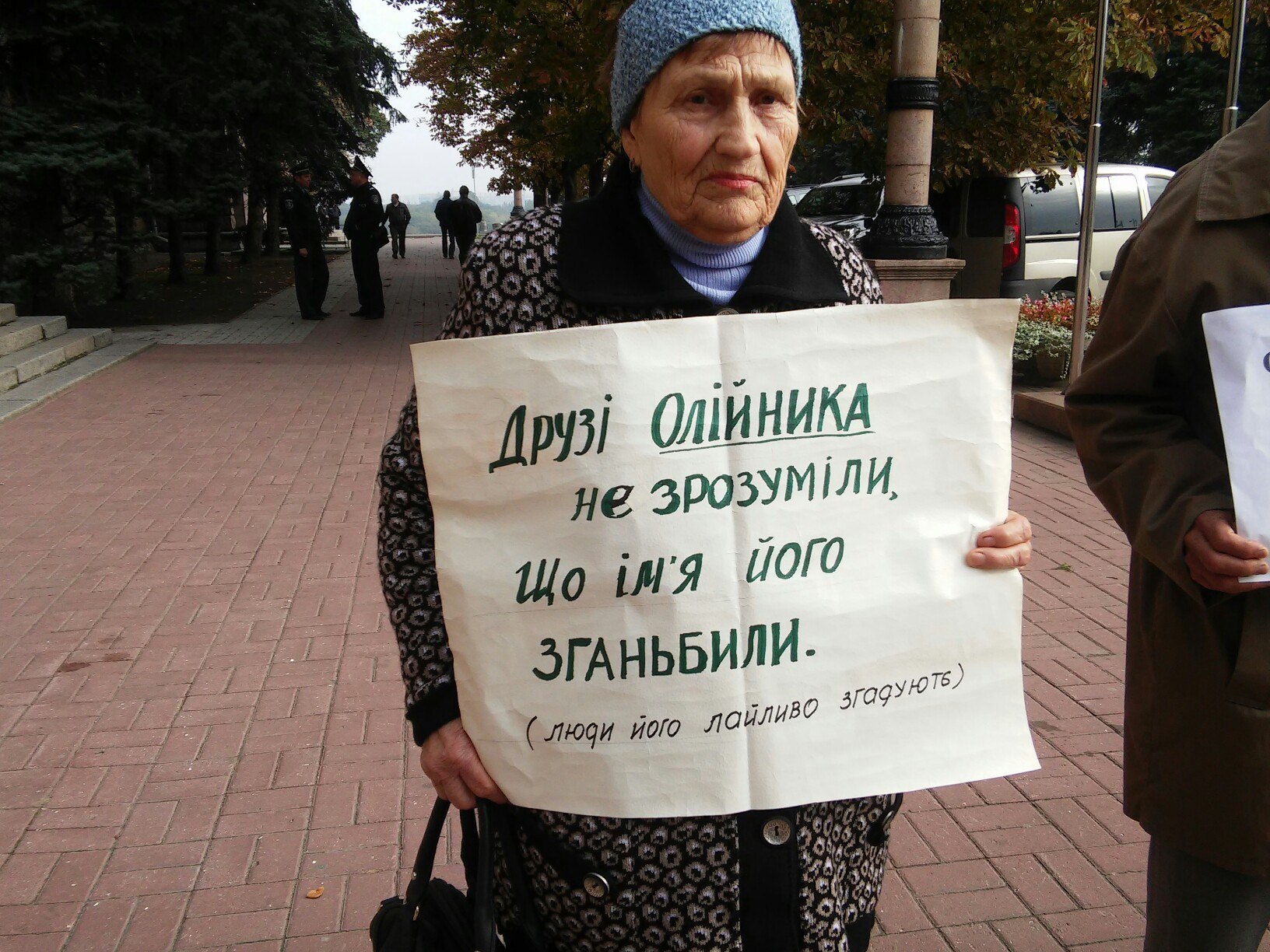 У Миколаєві пікетують міськраду: опоблоківку, що зневажає АТО, назвали мерзотою - фото 3