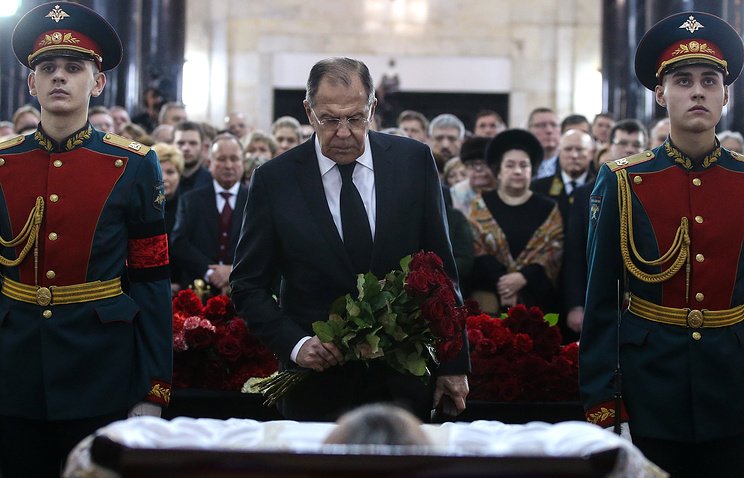 Як Путін та Лавров прощалися із застреленим в Анкарі послом (ФОТО, ВІДЕО) - фото 3