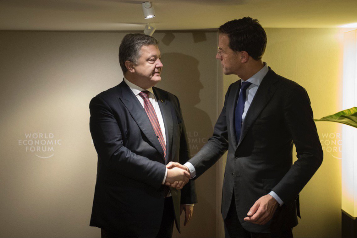 Порошенко проводить переговори з голландським прем'єром у Давосі - фото 1
