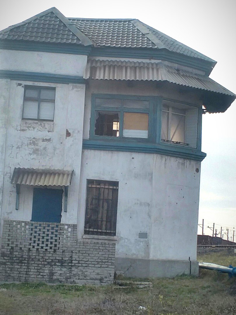 Дебальцеве: Як "рускій мір" спотворив великий залізничний вузол Донеччини (ФОТО) - фото 9 Дебальцеве: Як "рускій мір" спотворив великий залізничний вузол Донеччини (ФОТО) - фото 9