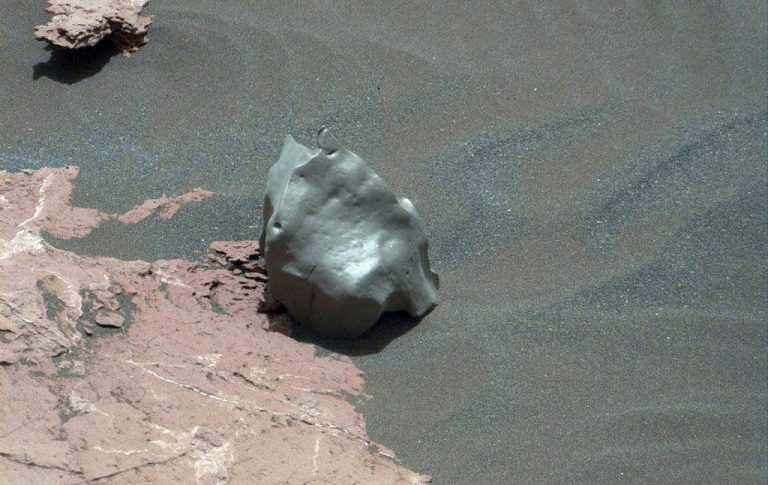 На Марсі знайшли ще один метеорит    - фото 1