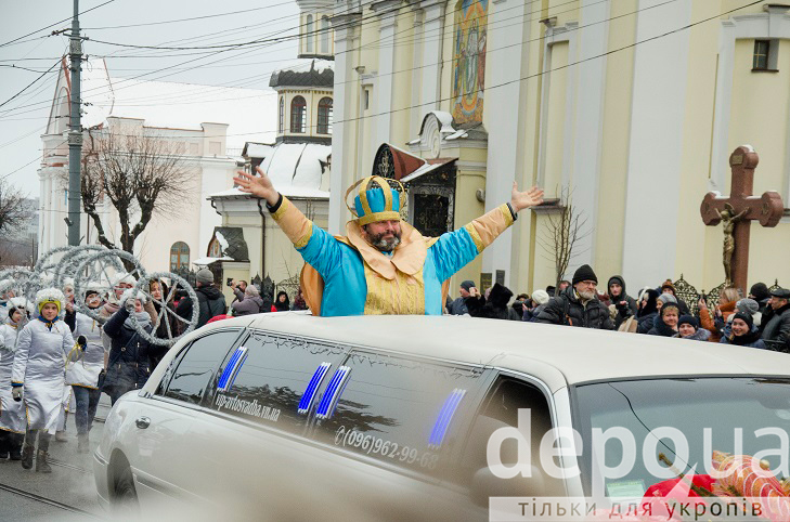 У Вінниці новорічним парадом дали старт новорічним святам  - фото 1