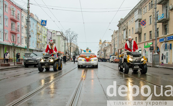 У Вінниці новорічним парадом дали старт новорічним святам  - фото 6