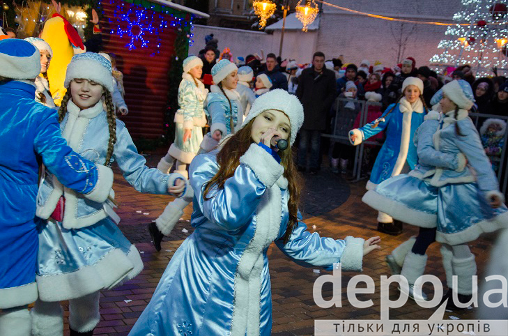 У Вінниці новорічним парадом дали старт новорічним святам  - фото 22