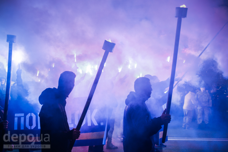 Як "Азов" із фаєрами і петардами пройшов "Маршем нації" - фото 2