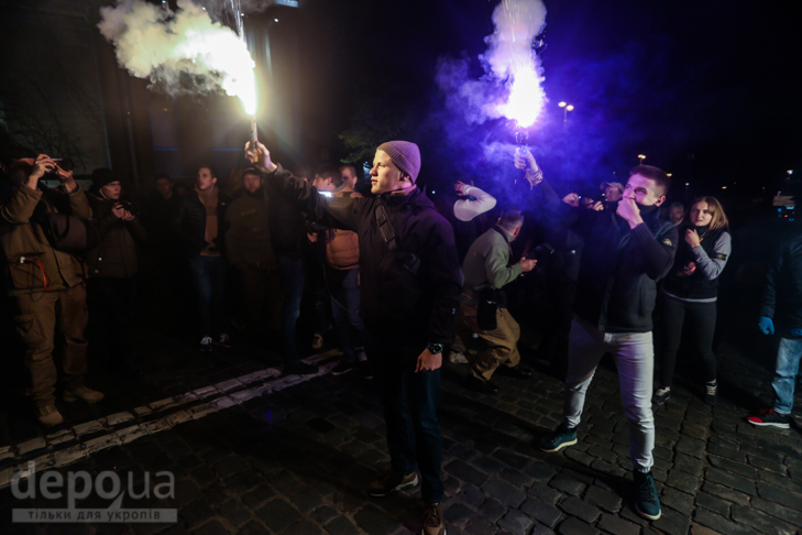 Як "Азов" із фаєрами і петардами пройшов "Маршем нації" - фото 13