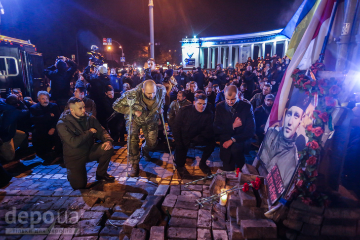 Як "Азов" із фаєрами і петардами пройшов "Маршем нації" - фото 15