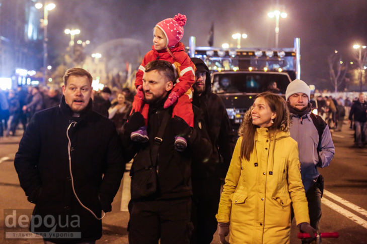 Як "Азов" із фаєрами і петардами пройшов "Маршем нації" - фото 21