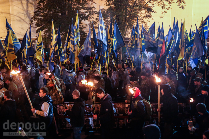 Як "Азов" із фаєрами і петардами пройшов "Маршем нації" - фото 22