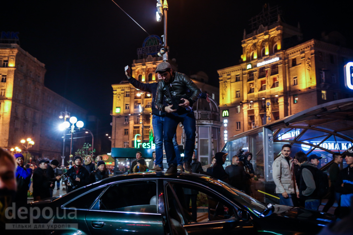 Як "Азов" із фаєрами і петардами пройшов "Маршем нації" - фото 23