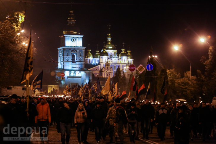 Як "Азов" із фаєрами і петардами пройшов "Маршем нації" - фото 24