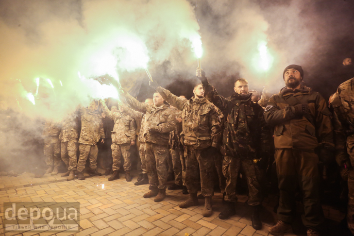 Як "Азов" із фаєрами і петардами пройшов "Маршем нації" - фото 28