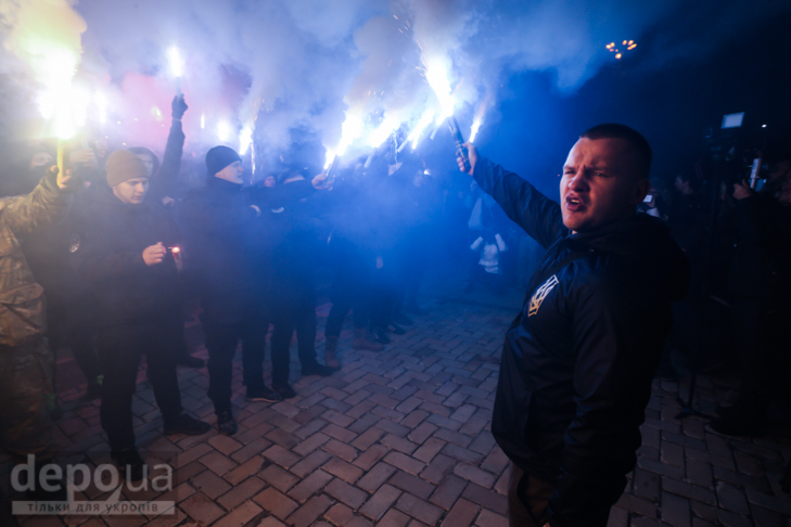 Як "Азов" із фаєрами і петардами пройшов "Маршем нації" - фото 30