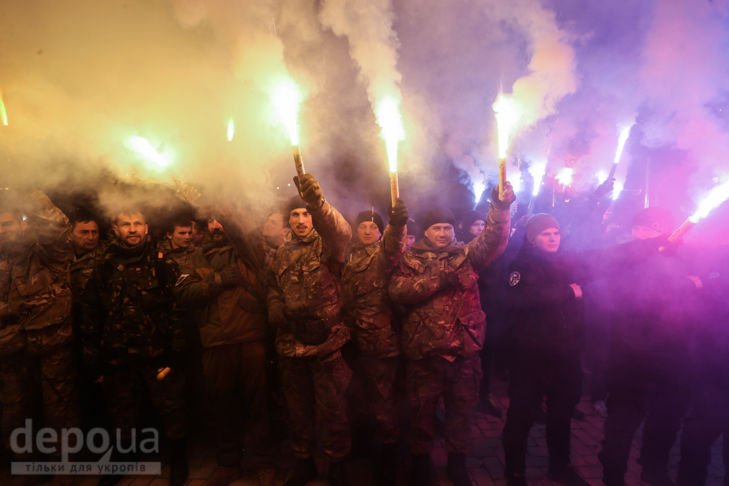 Як "Азов" із фаєрами і петардами пройшов "Маршем нації" - фото 31