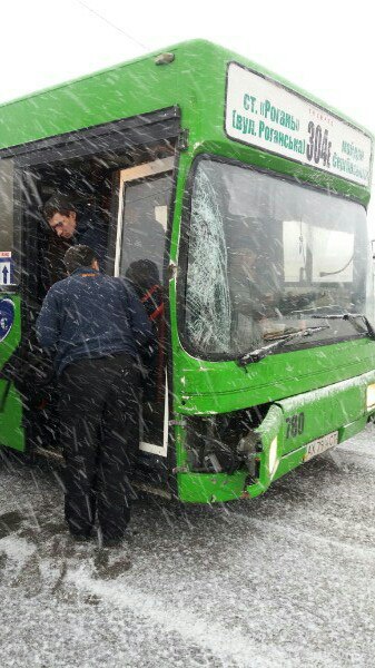 У Харкові маршрутки та тролейбус потрапили у ДТП (ФОТО)  - фото 5