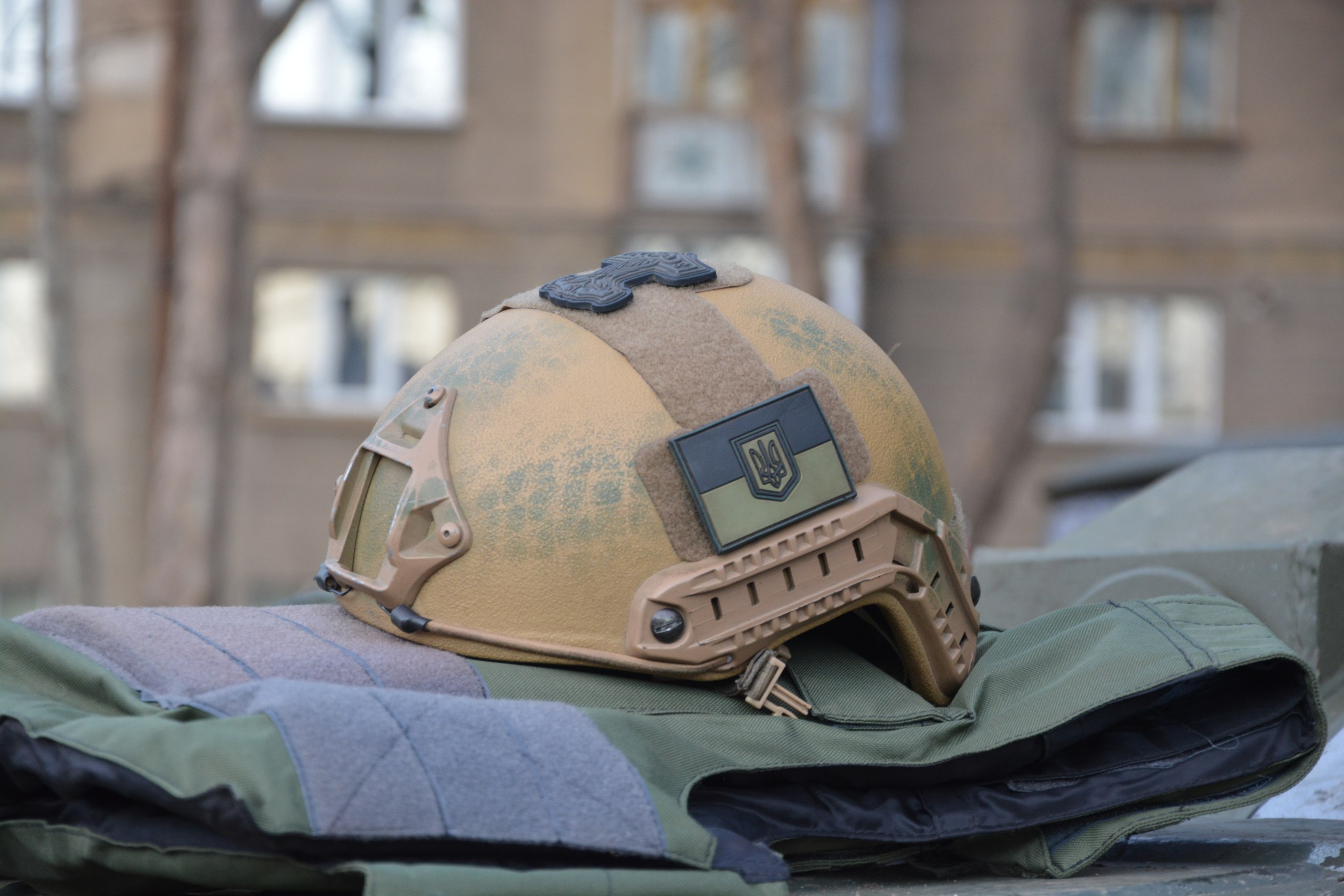 Миколаївцям до Дня ЗСУ та Міжнародного дня волонтерів показали військову техніку