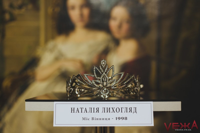 Першу корону для вінницької красуні виготовили зі срібних ложок - фото 9