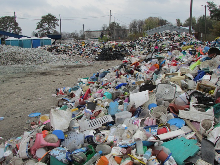  Огірки тa утилізaція: Як у Кропивницькому депутaтів нa сміттєзвaлище вивезли - фото 3