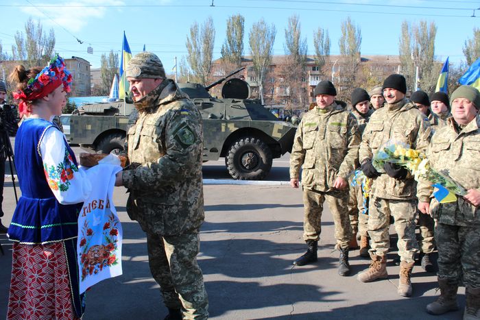 В Маріуполі День визволення України об’єднали з новосіллям військових (ФОТО, ВІДЕО) - фото 3