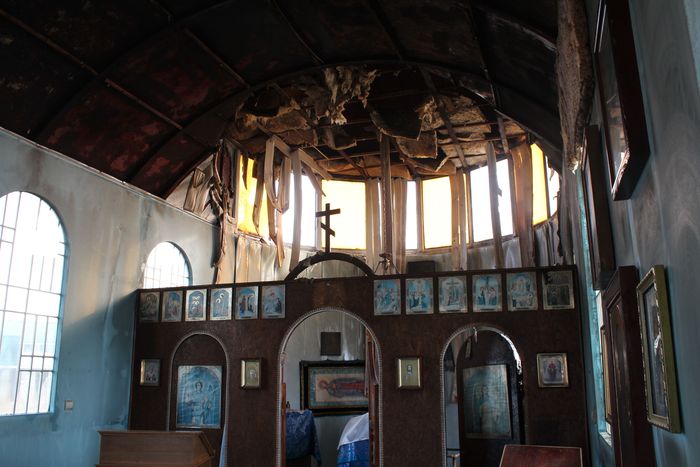 В Маріуполі на "Східному" підпалили церкву (ФОТО, ВІДЕО) - фото 1