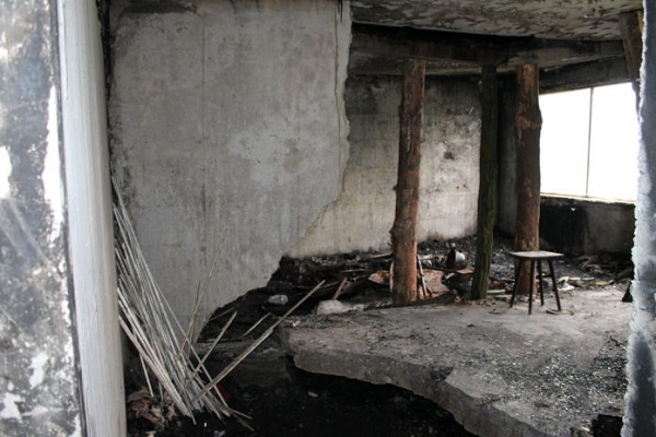 У Павлограді зруйнований вибухом будинок охороняють від мародерів  - фото 1