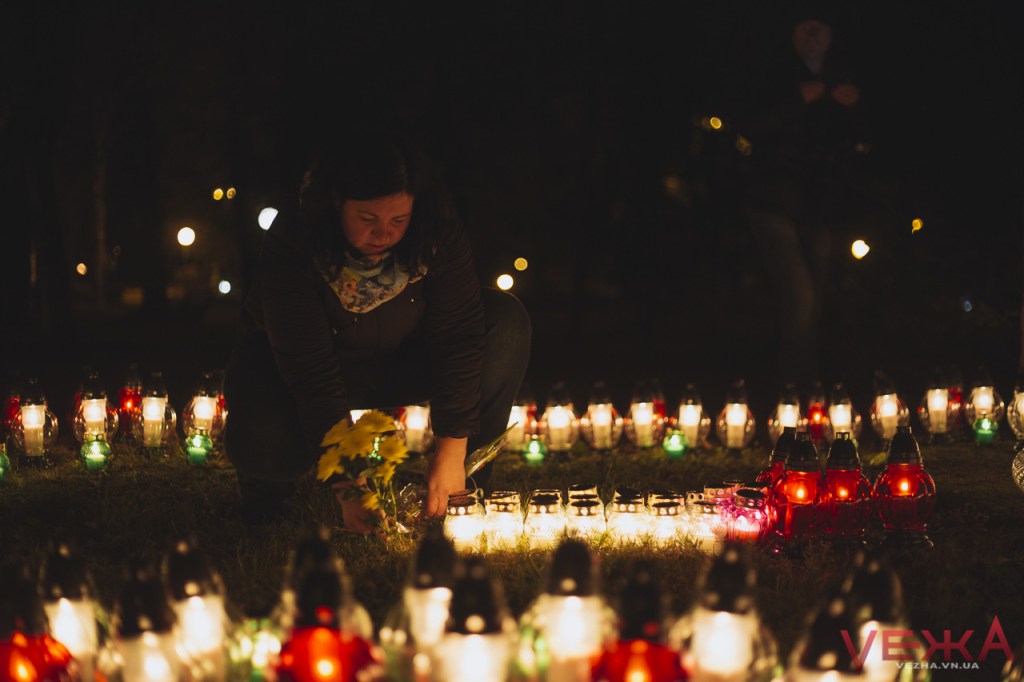Вінницькі католики запалили свічу памяті на місці поховання тисяч замордованих радянською владою громадян  - фото 4