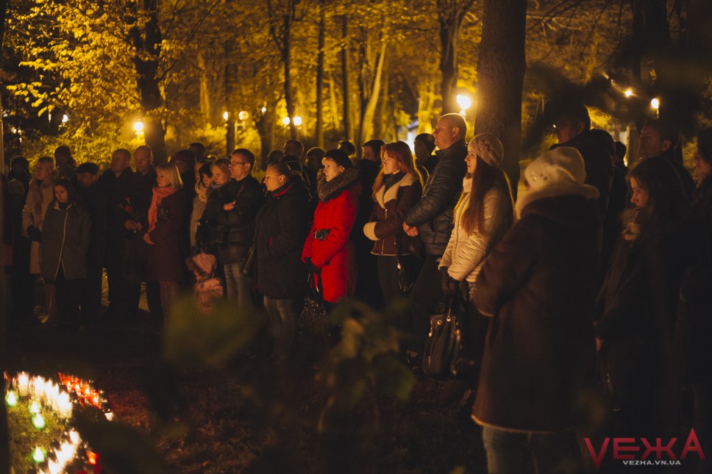 Вінницькі католики запалили свічу памяті на місці поховання тисяч замордованих радянською владою громадян  - фото 5