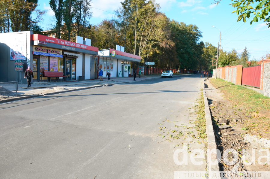 Вінницькі комунальники нарешті взялись за дорогу до староміської лікарні - фото 5