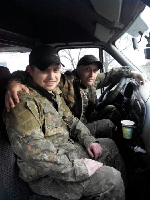 Незрячий вінницький волонтер їздить до українських бійців на передову - фото 2