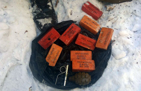 У звільненому Новолуганському знайшли великий схрон з протитанковими мінами (ФОТО) - фото 2
