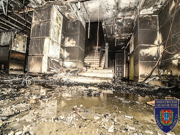 Поліція опублікувала фото після пожежі у казино в Одесі, в якому постраждали 3 жінки (ФОТО) - фото 2