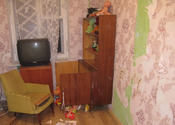У Києві мати залишила дітей самих на 9 днів: Хлопчик помер, за життя дівчинки борються лікарі - фото 2