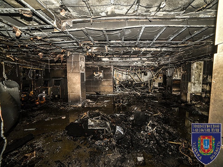 Поліція опублікувала фото після пожежі у казино в Одесі, в якому постраждали 3 жінки (ФОТО) - фото 3