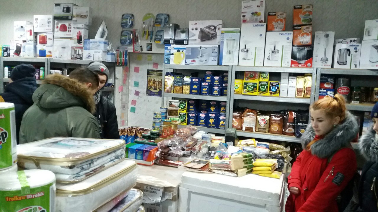 У Харкові "азовці" знайшли магазин з контрабандою (ФОТО)  - фото 1