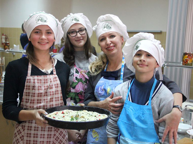 Сумських школярів вчать готувати піцу  - фото 1