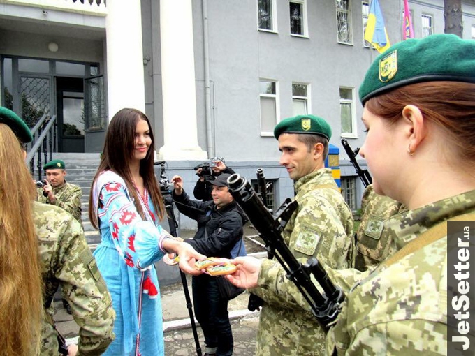 Як "Міс Україна-Всесвіт" гостювала у прикордонників - фото 2