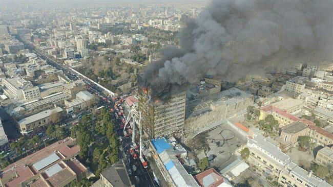 У Тегерані палаюча висотка прибила 30 пожежників (ФОТО, ВІДЕО) - фото 1
