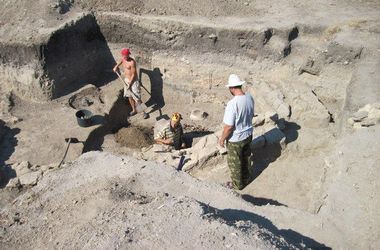 На столичному Подолі археологи знайшли стародавню дорогу ХІ–ХІІ ст. - фото 1