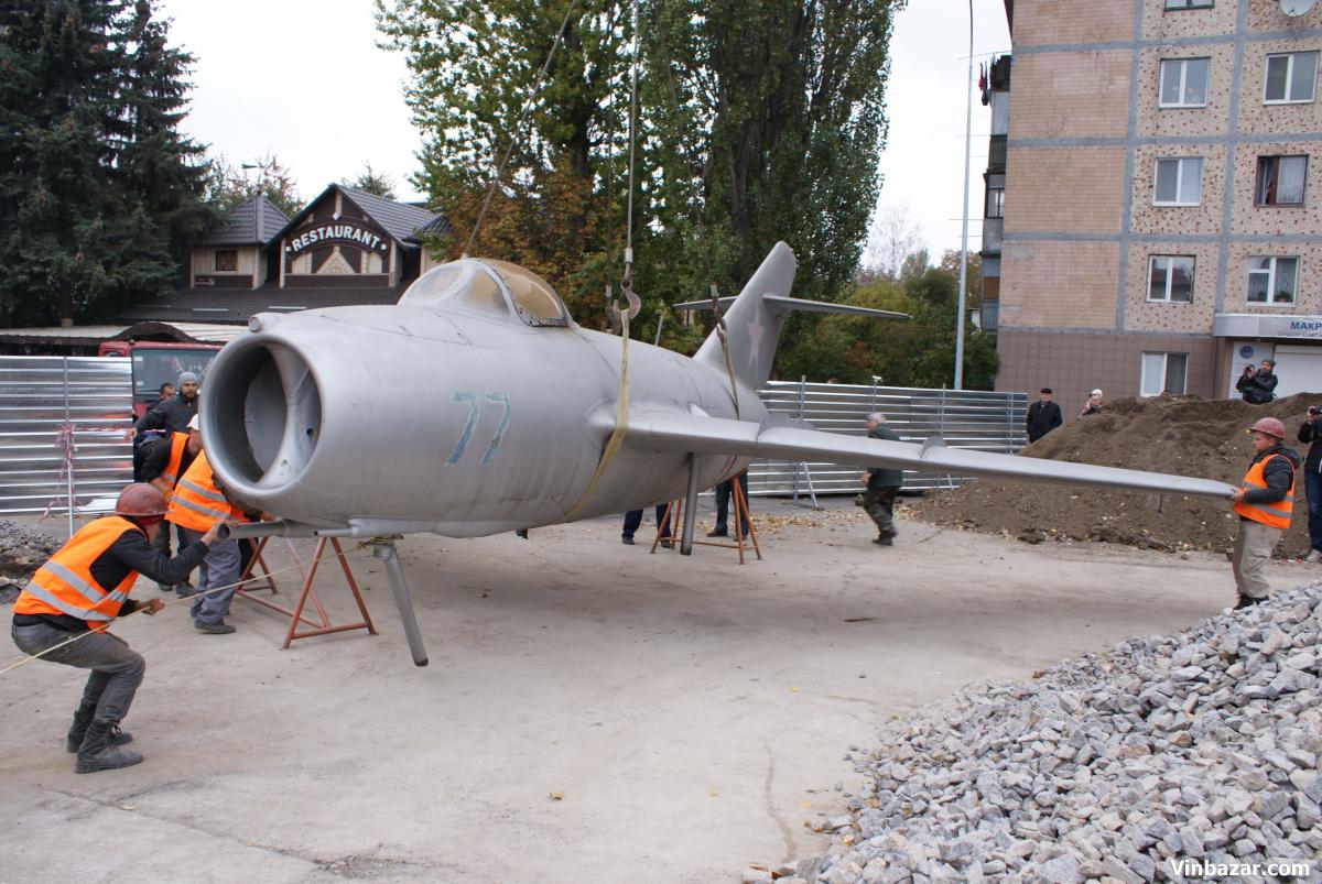 Вінницький літак-пам’ятник готовий "летіти" на постамент - фото 1