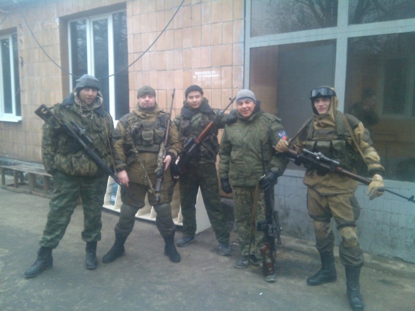 У Луганську п`яний російський військовий розпатякав про свої "мандрівки" (ФОТО) - фото 4