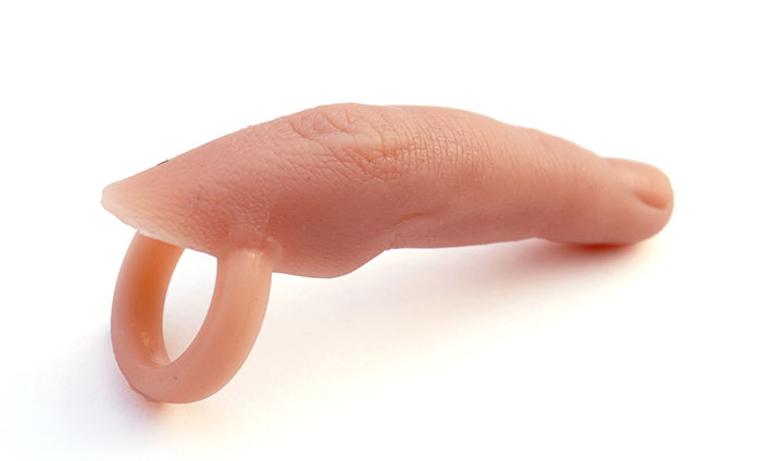 Новий тренд підірвав мережу: прикраси у вигляді відрубаних пальців та відрізаних вух - фото 3