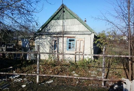 Бойовики "ДНР" обстріляли будинки мирних жителів у Авдіївці (ФОТО) - фото 3