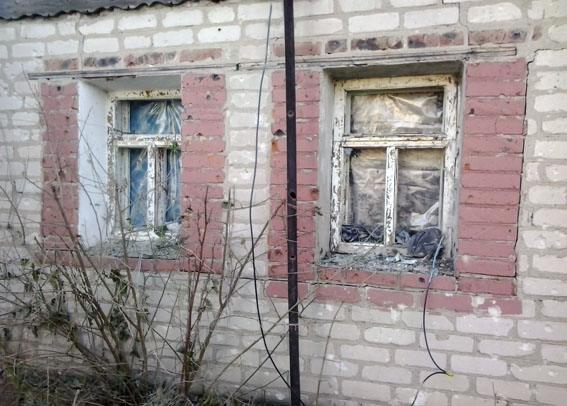 Бойовики "ДНР" обстріляли будинки мирних жителів у Авдіївці (ФОТО) - фото 1