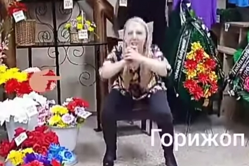 Навіть росіяни в шоці: депутатка-"єдинороска" підкачала сідниці на фоні трун (ФОТО) - фото 1