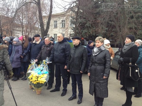 У столиці Західного Донбасу вшанували жертв Голодомору хрестом з лампадок   - фото 4