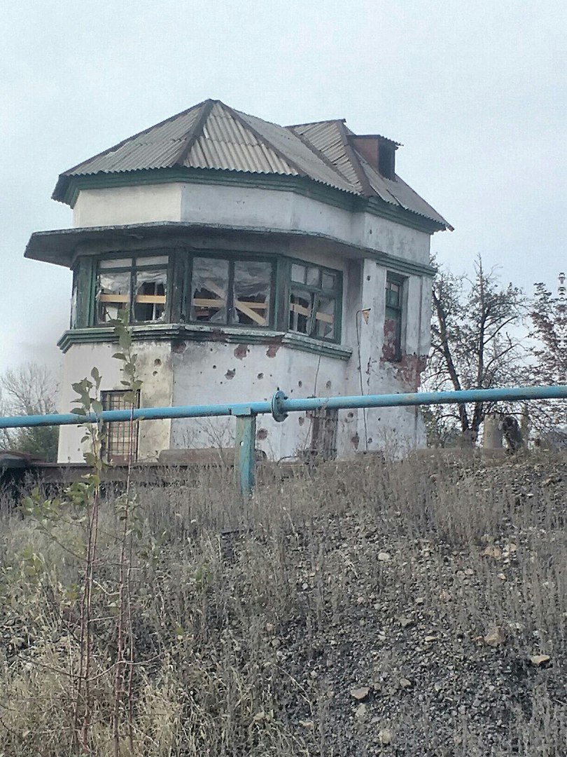 Дебальцеве: Як "рускій мір" спотворив великий залізничний вузол Донеччини (ФОТО) - фото 7 Дебальцеве: Як "рускій мір" спотворив великий залізничний вузол Донеччини (ФОТО) - фото 7